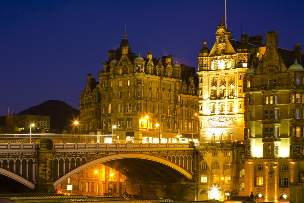 Scotland, Edinburgh, North Bridge. The current North Bridge linking the Old and New Town districts. The Scotsman Hotel to the right used to be home to the Scotsmans Newspaper and the giant printing presses used to print the paper, which when in use were said to cause the entire building to resonate.