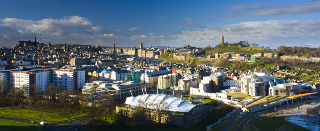 Scotland, Edinburgh, Edinburgh City. The distinctive Edinburgh skyline with the famous landmarks of the Castle, Calton Hill and Holyrood.