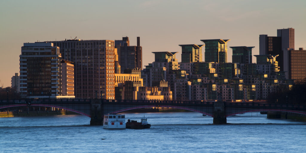 England, Greater London, Lambeth Bridge. Lambeth Bridge spanning the River Thames with modern offices and buildings in the distance.