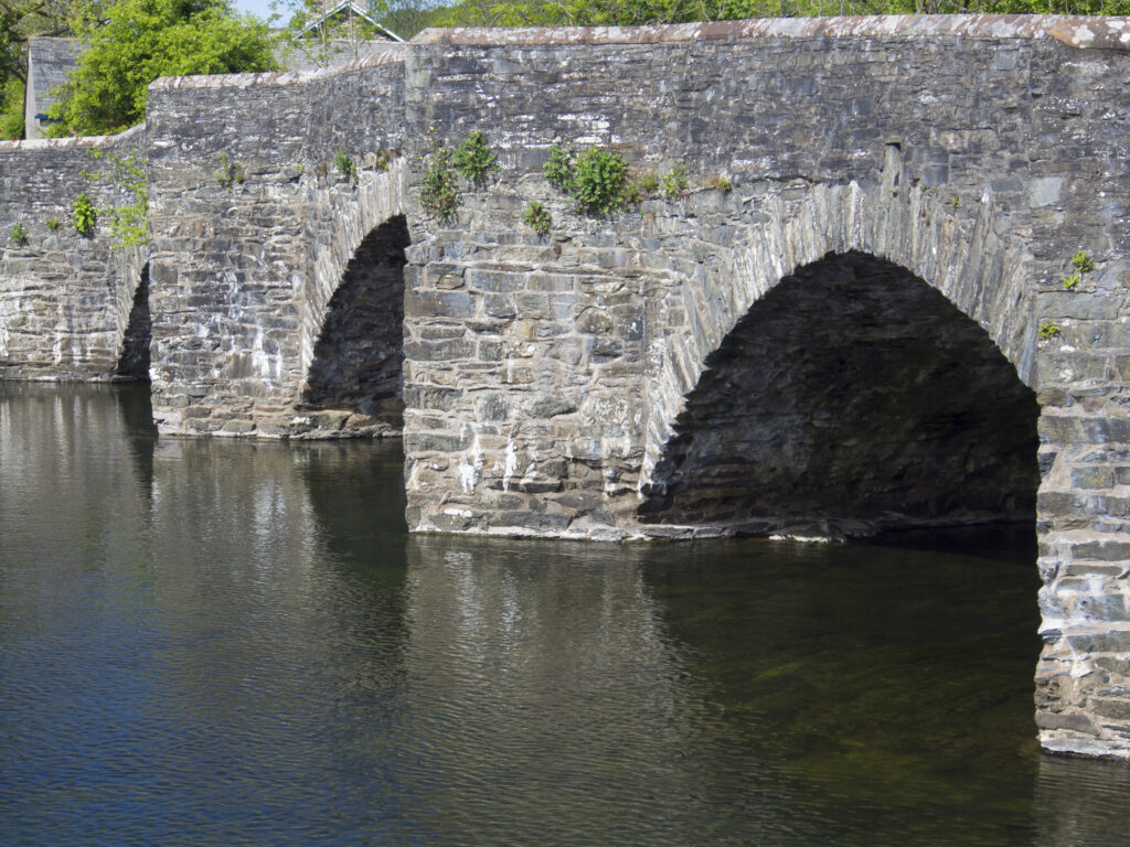 England, Cumbria, Lake District National Park. Newby Bridge spanning the River Leven at the southern tip of Lake Windermere.