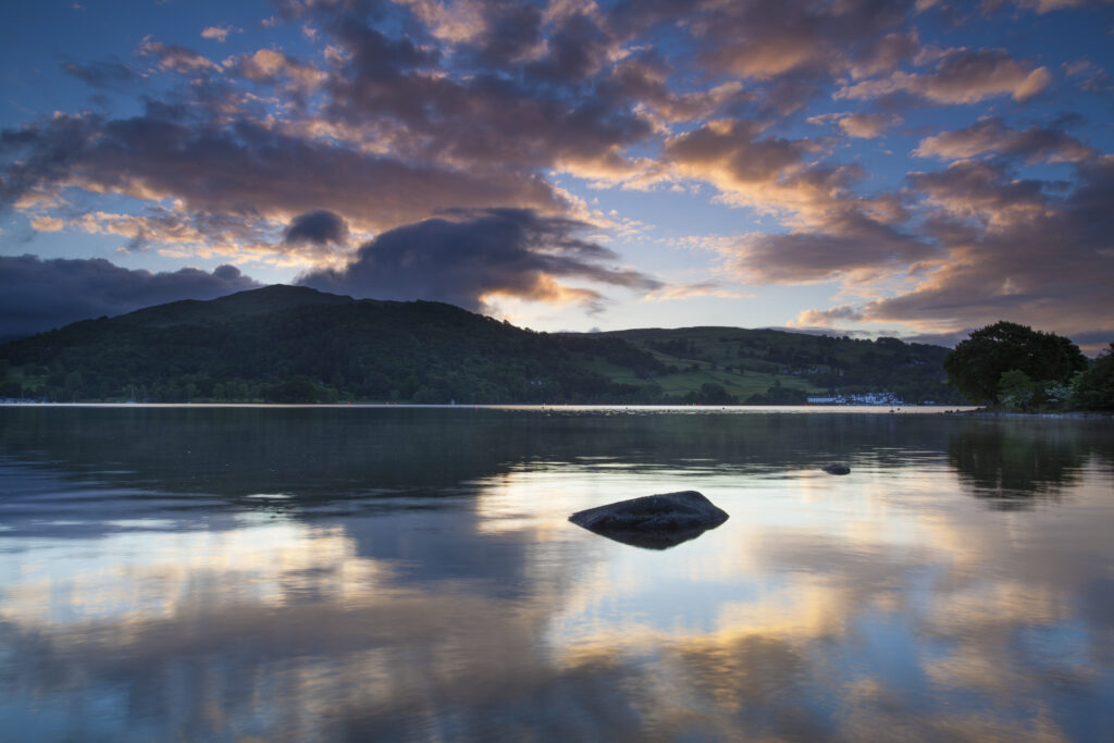 England, Cumbria, Lake District National Park. Sunrise on Lake Windermere, viewed from Low Wray looking towards Low Wood Bay.
