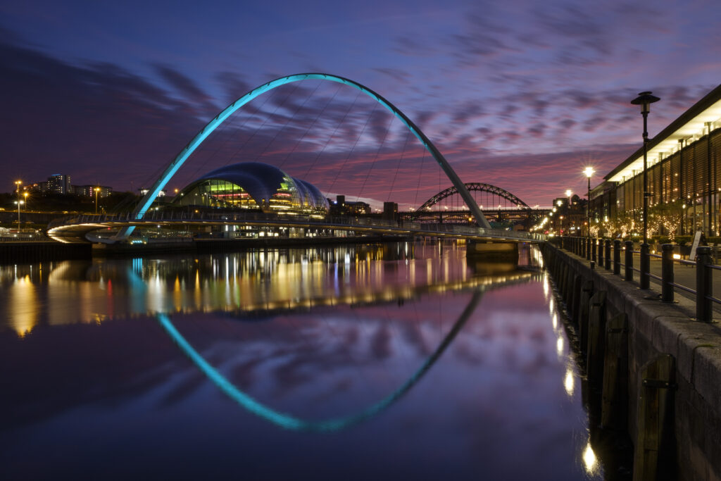 England, Tyne and Wear, Newcastle Upon Tyne. The Gateshead Millennium Bridge, Tyne Bridge and Sage Building located alongside the River Tyne and Newcastle / Gatehead Quayside.