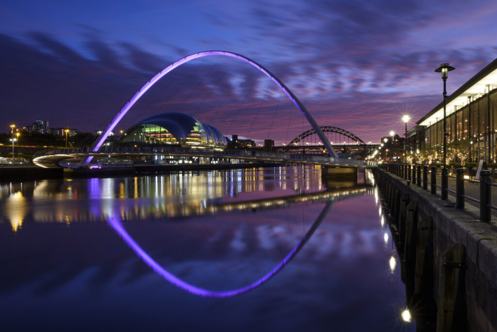 England, Tyne and Wear, Newcastle Upon Tyne. The Gateshead Millennium Bridge, Tyne Bridge and Sage Building located alongside the River Tyne and Newcastle / Gatehead Quayside.