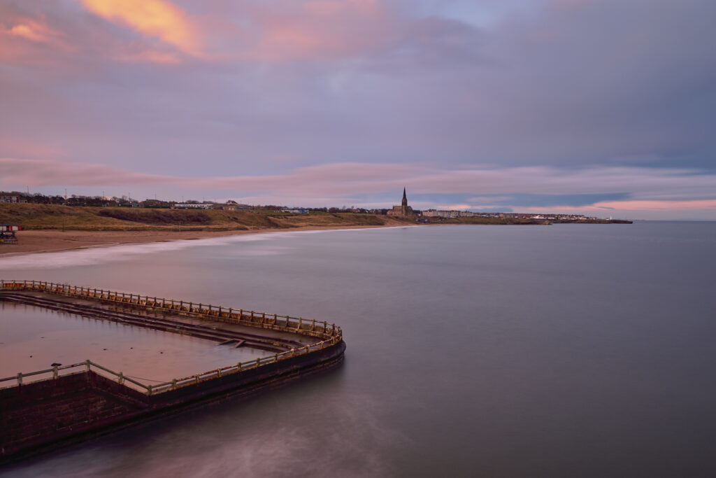England, Tyne and Wear, Tyemouth. Looking north across Tynemouth Long Sands in Tynemouth.