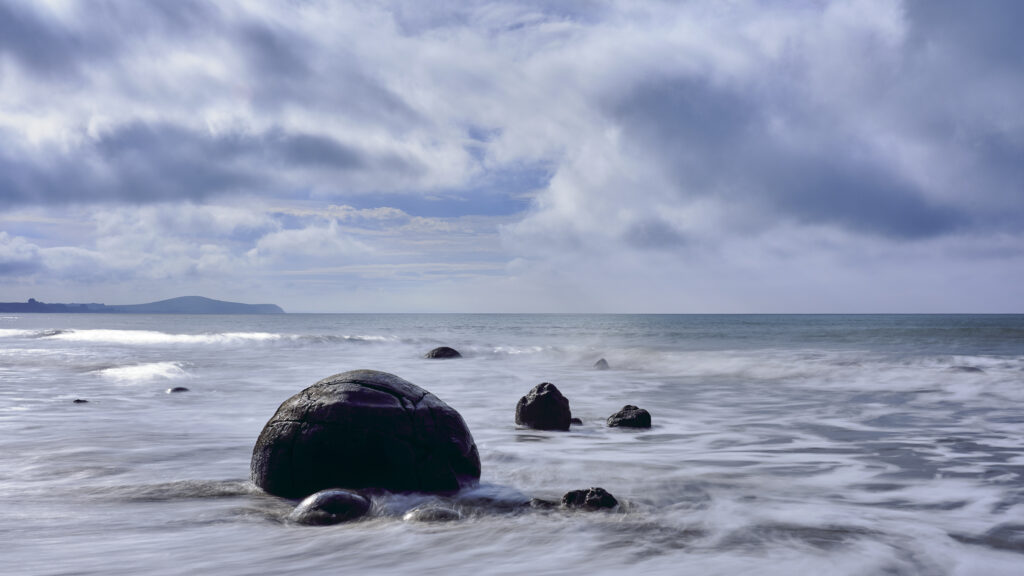 New Zealand, Otago, Moeraki Boulders. The famous spherical Moeraki boulders on the North Otago coast.