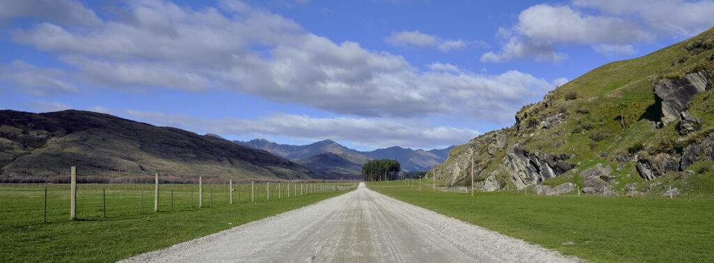 New Zealand, South Island, Mount Aspiring National Park. The remote Wanaka - Mount Aspiring Road, a gravel track running through the National Park from Wanaka.