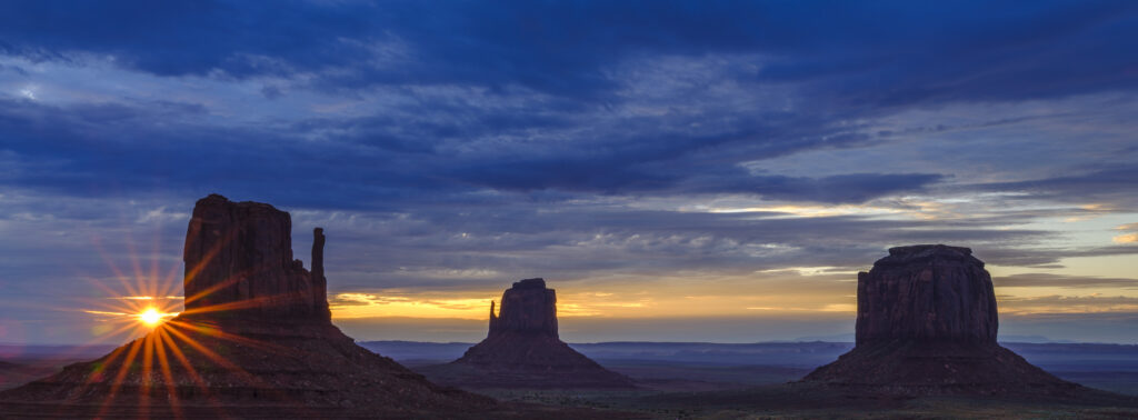 United States of America, Arizona, Monument Valley Tribal Park. The iconic landscape of the sandstone buttes of the Monument Valley Tribal Park located in the Navajo Nation straddling the Arizona / Utah border.