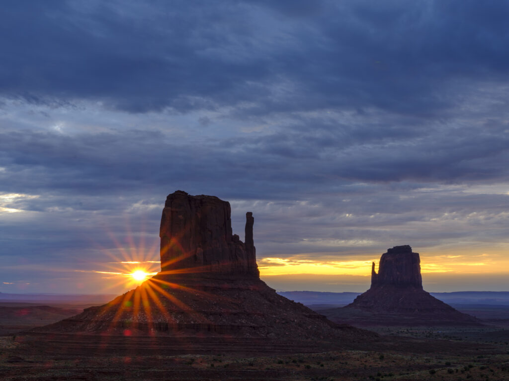 United States of America, Arizona, Monument Valley Tribal Park. The iconic landscape of the sandstone buttes of the Monument Valley Tribal Park located in the Navajo Nation straddling the Arizona / Utah border.
