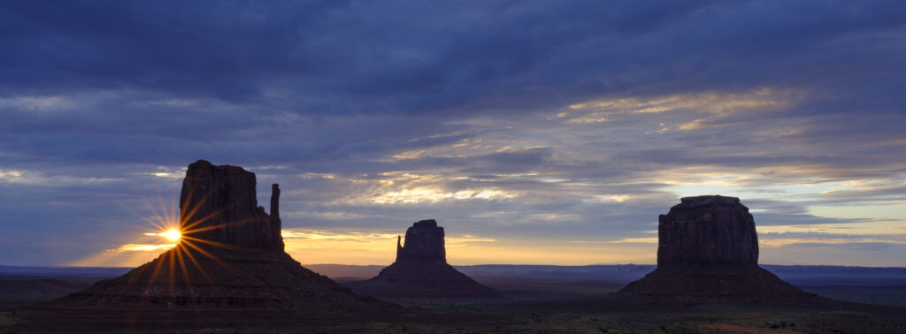 United States of America, Arizona, Monument Valley Tribal Park. The iconic landscape of the sandstone buttes of the Monument Valley Tribal Park located in the Navajo Nation straddling the Arizona / Utah border.