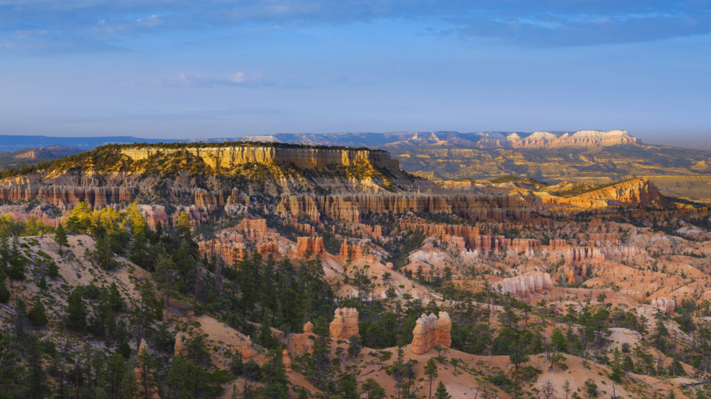 United States of America, Utah, Bryce Canyon National Park. Hoodoos dominate the landscape of the Bryce Amphitheater in the Bryce Canyon National Park.