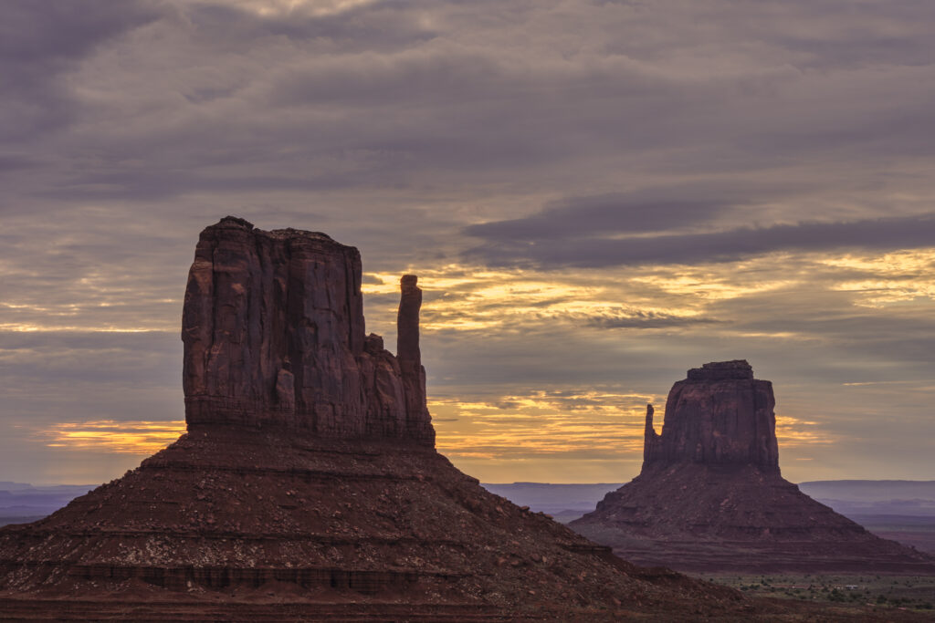 United States of America, Arizona, Monument Valley Tribal Park. The iconic landscape of the sandstone buttes of the Monument Valley Tribal Park located in the Navajo Nation straddling the Arizona / Utah border.