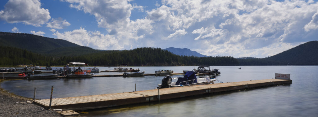 United States of America, Oregon, Newberry National Volcanic Monument. East Lake a popular tourust destination in the Newberry National Volcanic Monument located within the boundaries of the Deschutes National Forest.