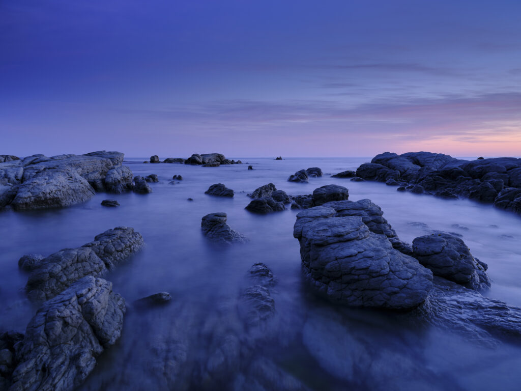 New Zealand, Marlborough, Kaikoura. Coastal limestone outcrops on the Kaikoura Pennisula near the town of Kaikoura.