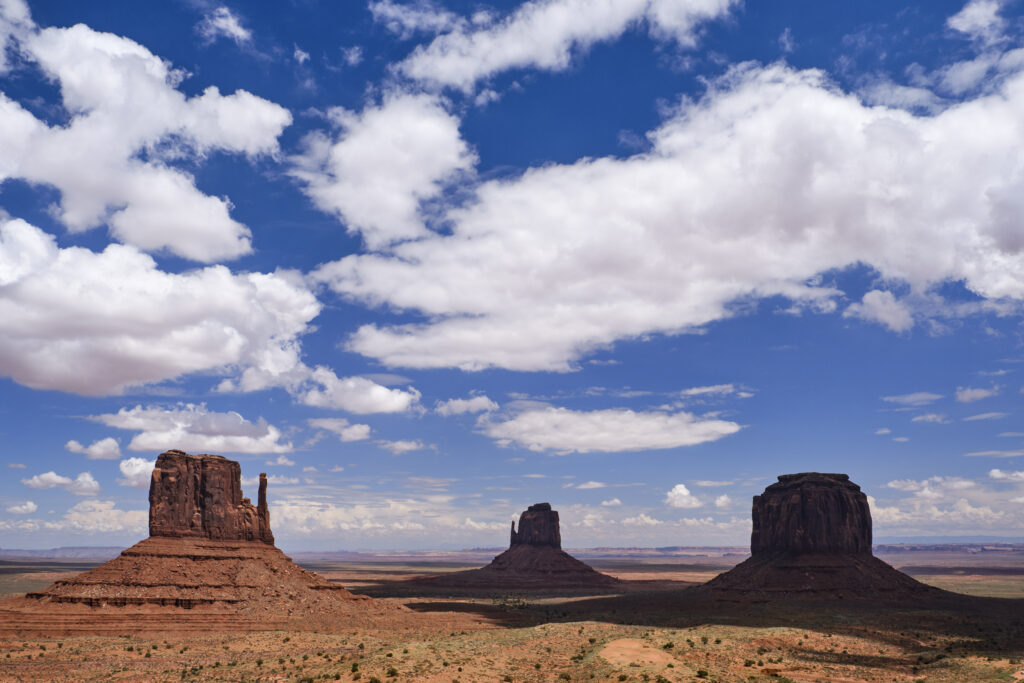 United States of America, Arizona, Monument Valley Tribal Park. The iconic landscape of the sandstone buttes of the Monument Valley Tribal Park located in the Navajo Nation straddling the Arizona / Utah border.