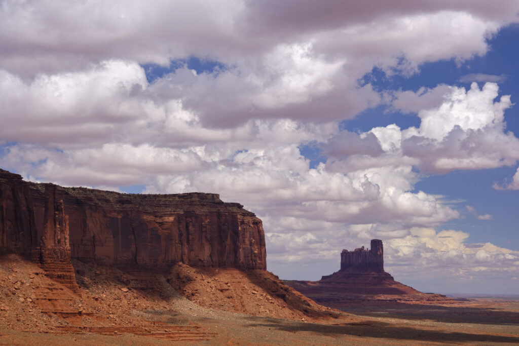 United States of America, Arizona, Monument Valley Tribal Park. The iconic landscape of the sandstone buttes of the Monument Valley Tribal Park located in the Navajo Nation straddling the Arizona / Utah border.