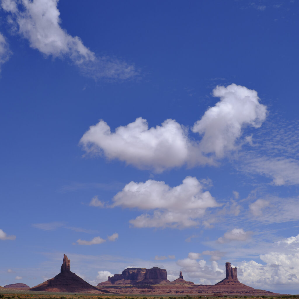 United States of America, Arizona, Monument Valley Tribal Park. The iconic landscape of the sandstone buttes of the Monument Valley Tribal Park located in the Navajo Nation straddling the Arizona / Utah border.