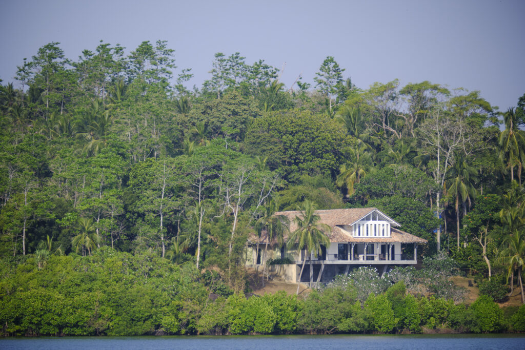 Sri Lanka, Galle District, Koggala Lake. House in jungle on the banks of the Koggala Lake.