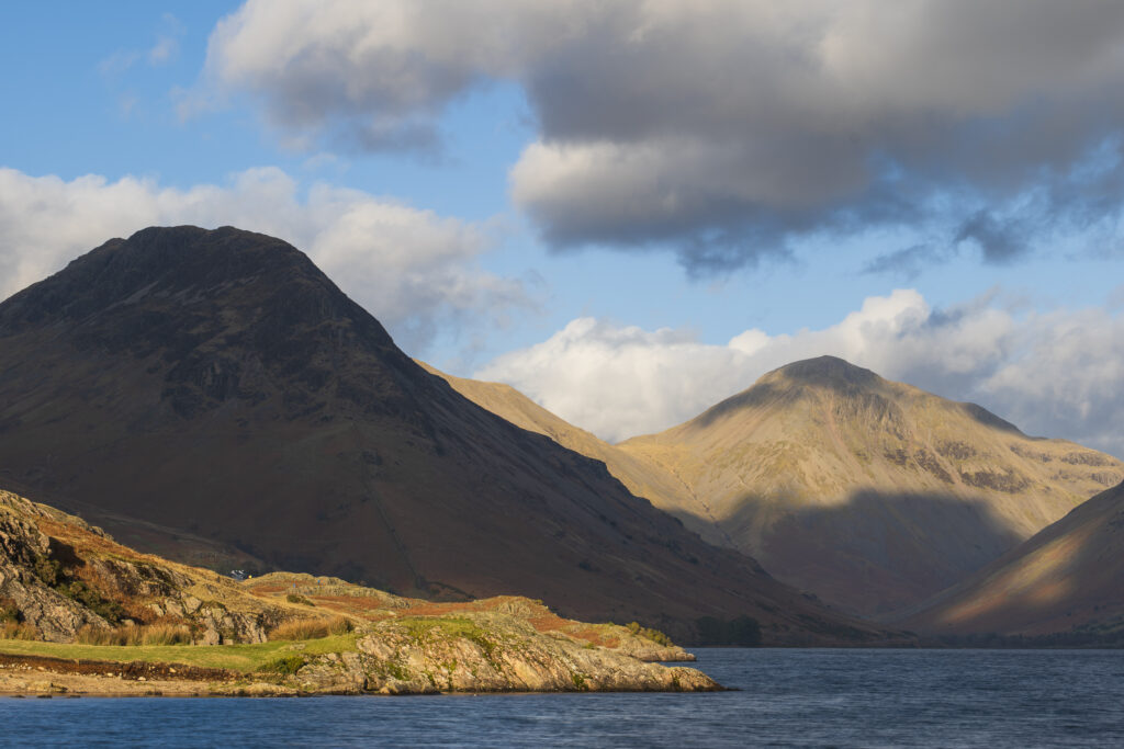 England, Cumbria, Lake District National Park. After light illuminates Great Gable and the other mountains surrouding Wasdale, viewed from Wastwater - The deepest lake in England.