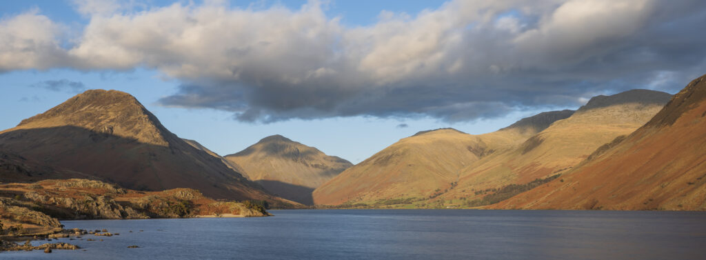 England, Cumbria, Lake District National Park. After light illuminates Great Gable and the other mountains surrouding Wasdale, viewed from Wastwater - The deepest lake in England.