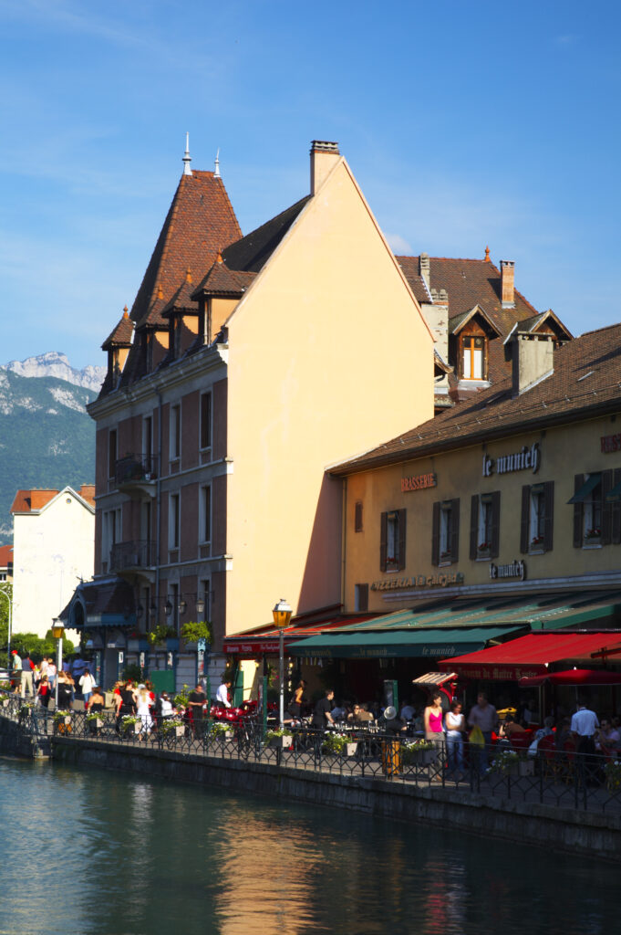 France, Rhône-Alpes, Annecy Street cafe / restuarant situated on the Thiou Canal running through the heart of the town of Annecy