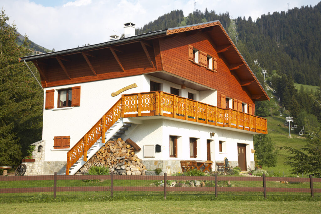 France, Rhône-Alpes, Huez. Wood lodge / restuarant located in the Alps near the Le Bourg d Oisans