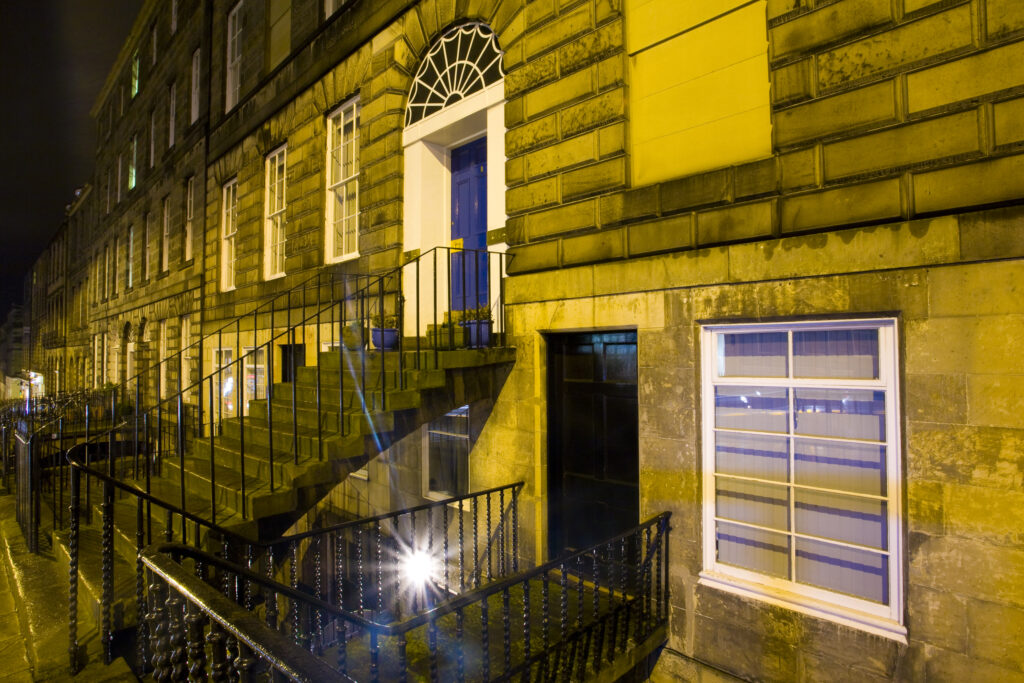 Scotland, Edinburgh, New Town. Private dwelling near the city center in the 'New Town'.