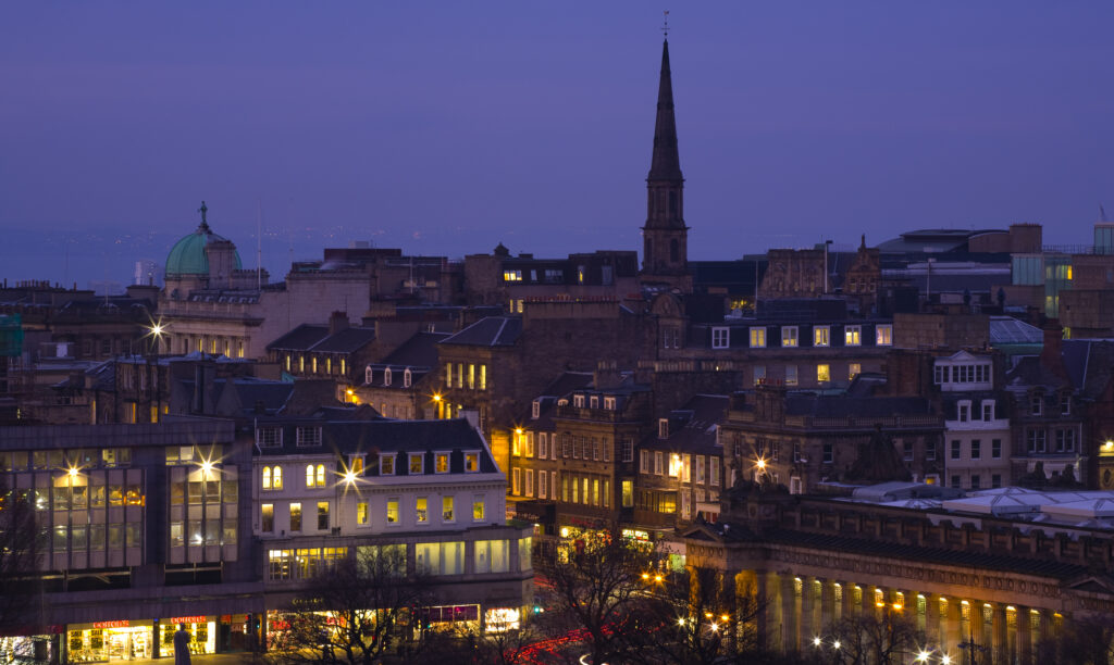Scotland, Edinburgh, Princes Street. Looking towards Princes Street and the first phase of the New Town, built between 1766 and 1800, with the National Gallery complex in the foreground.