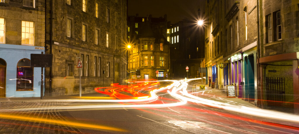 Scotland, Edinburgh, Grassmarket / Cowgate. Busy traffic where the Cowgate area meets the Grassmarket - A complete contrast from the cattle that would have been driven through here to the horse and cattle markets held in the Grassmarket weekly between 1477 - 1911.