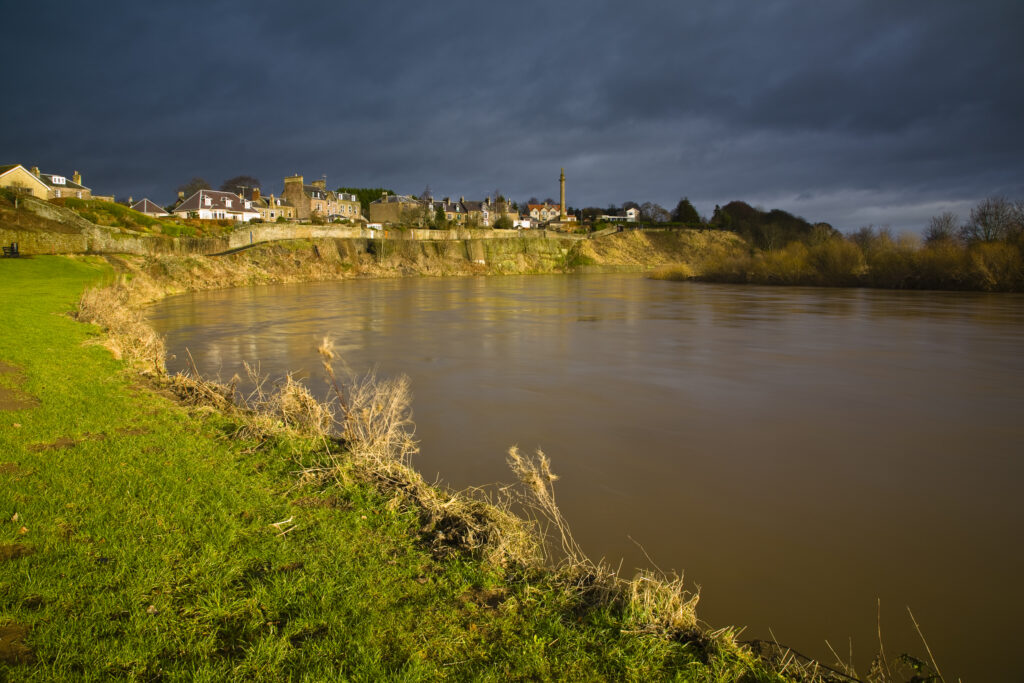 Scotland, Scottish Borders, Coldstream. The River Tweed dominates the landscape near Coldstream, the self proclaimed first true border ‘toon’.