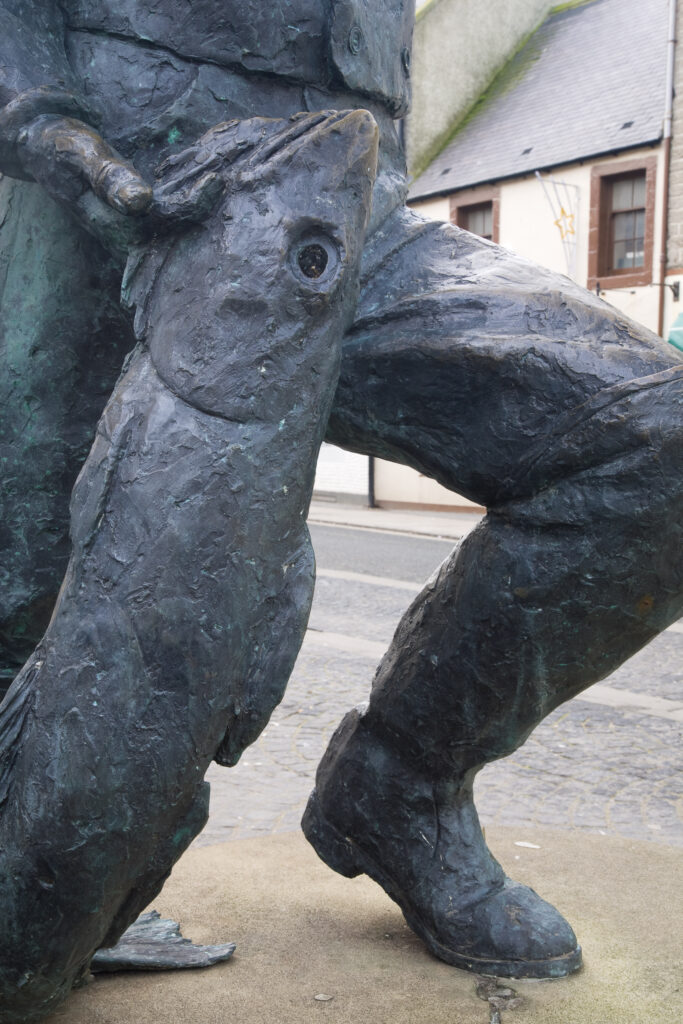 Scotland, Scottish Borders, Eyemouth. Bronze statue celebrating the historical hero of the coastal town of Eyemouth, Willie Spears (1812 - 1885). Willie became famous when he revolted against the Church of Scotland for the high taxes placed on the town’s fishermen and their catch.