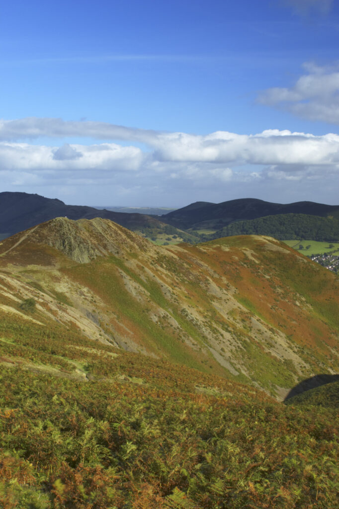 England, Shropshire, The Long Mynd. View from the Long Mynd in early autumn looking across the green and red expanse of this popular hiking and gliding plateau in the west midlands.