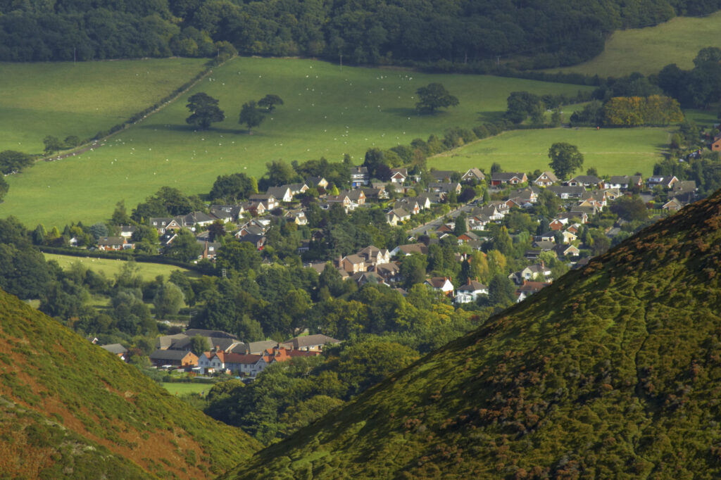 England, Shropshire, The Long Mynd. View looking towards Church Stretton from the Long Mynd in early autumn, looking across the green and red expanse of this popular hiking and gliding plateau in the west midlands.