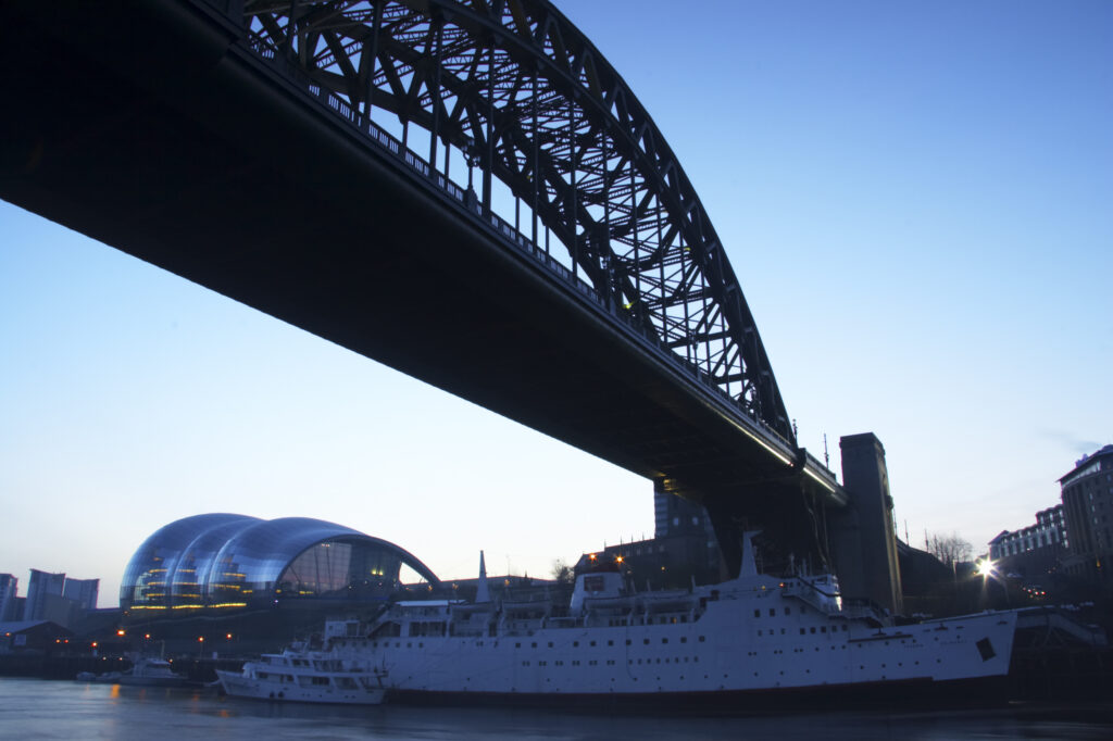 England, Tyne & Wear, Newcastle Upon Tyne. The famous Tyne Bridge in the city of Newcastle Upon Tyne.