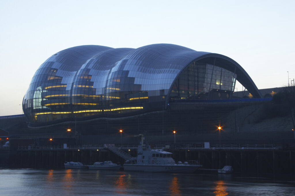 England, Tyne & Wear, Newcastle Upon Tyne. The Sage gateshead building, viewed from the Newcastle Upon Tyne quayside.