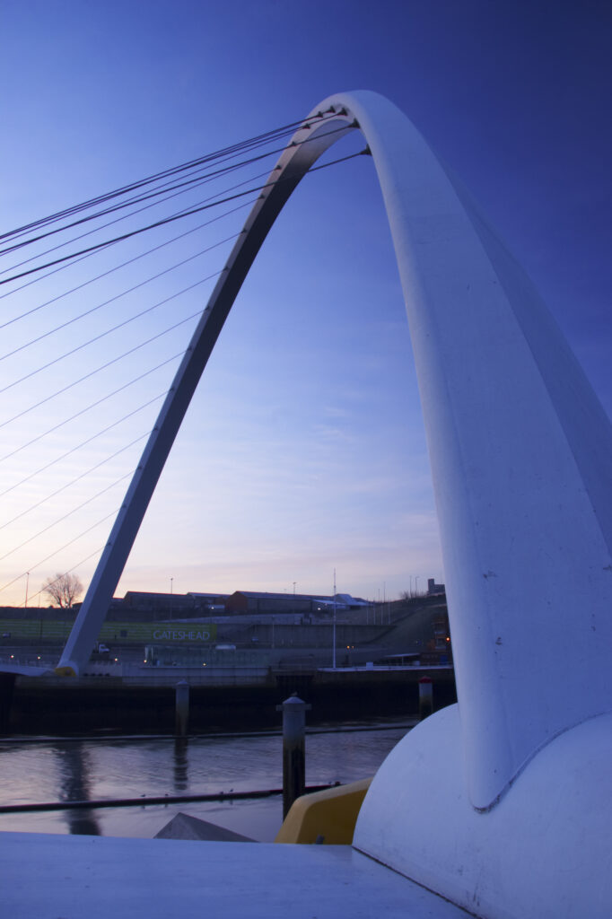 England, Tyne & Wear, Newcastle Upon Tyne. The Millennium Bridge and the river Tyne, viewed from Newcastle upon tyne quayside