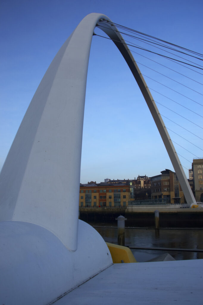 England, Tyne & Wear, Newcastle Upon Tyne. The Millennium Bridge and the river Tyne, viewed from the Gateshead quayside.