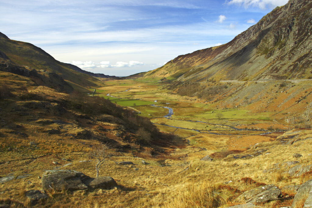Wales, Caernarfonshire, Snowdonia National Park. The sweeping expanse of the mountains and fields of the Ogwen Valley.
