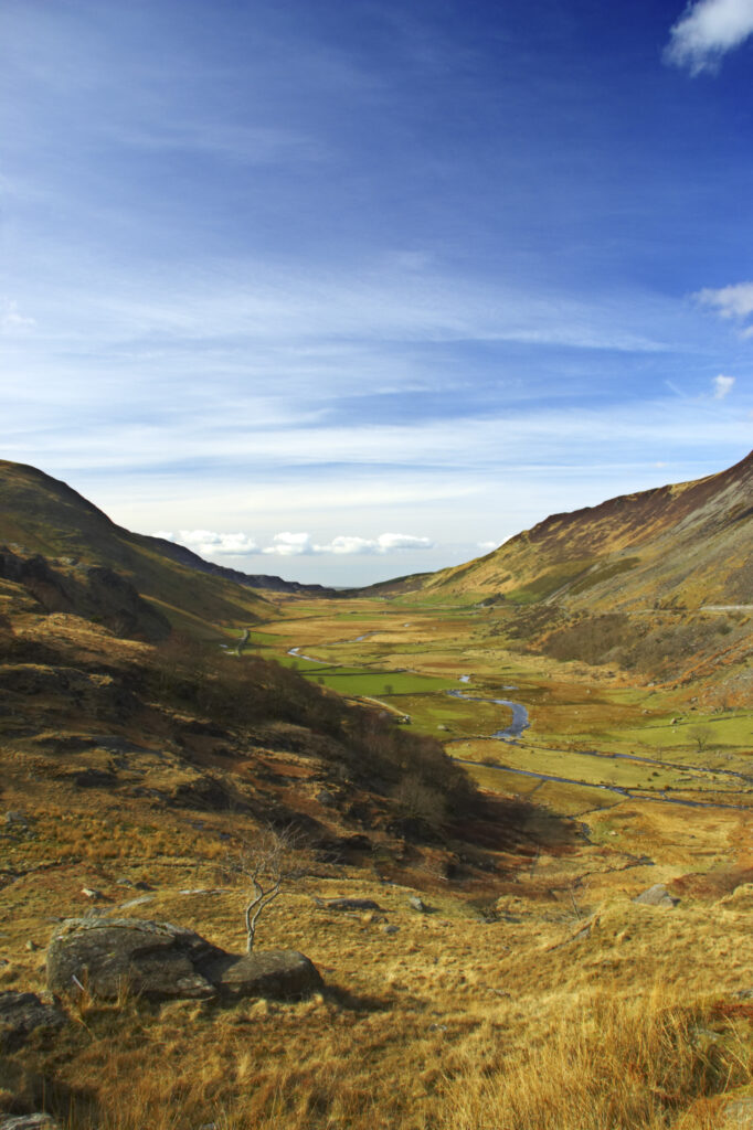 Wales, Caernarfonshire, Snowdonia National Park. The sweeping expanse of the mountains and fields of the Ogwen Valley.
