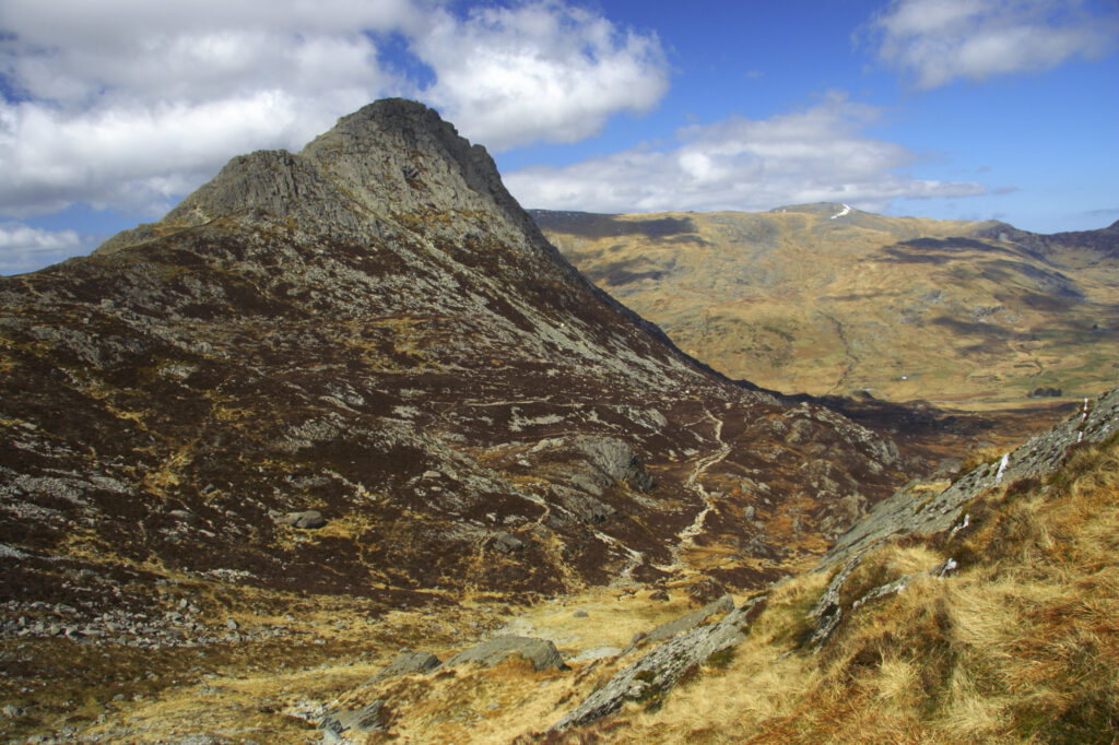 Wales, Caernarfonshire, Snowdonia National Park. The dramatic landscape surrounding the mountain peak of Tryfan, located in the Ogwen Valley.