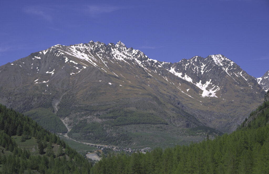 ITALY, Valle d'Aosta, Gran Paradiso National Park. The spectacular mountain landscape of the western Alps surrounding Valnontey.
