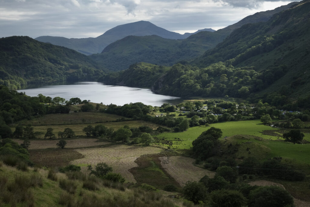 Wales, Gwynedd, Snowdonia National Park. Llyn Gwynant, a natural lake in the heart of the Snowdonia National Park.