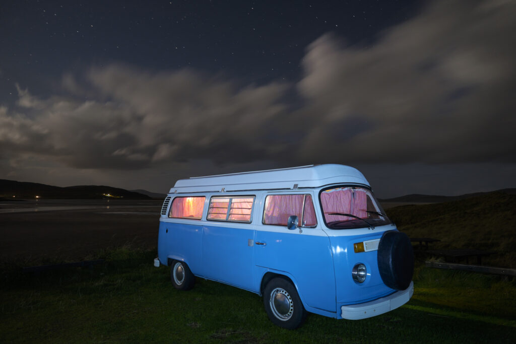Scotland, The Isle of Harris, Seilebost. Iconic VW T2 1979 bay window camper van parked for the night at Lusketyre Bay on the Luskentyre peninsula.