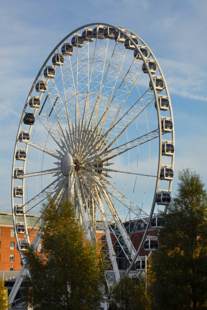 England, Merseyside, Liverpool. The Wheel of Liverpool, a tourist ferris wheel located on Keel Wharf near Albert Docks.