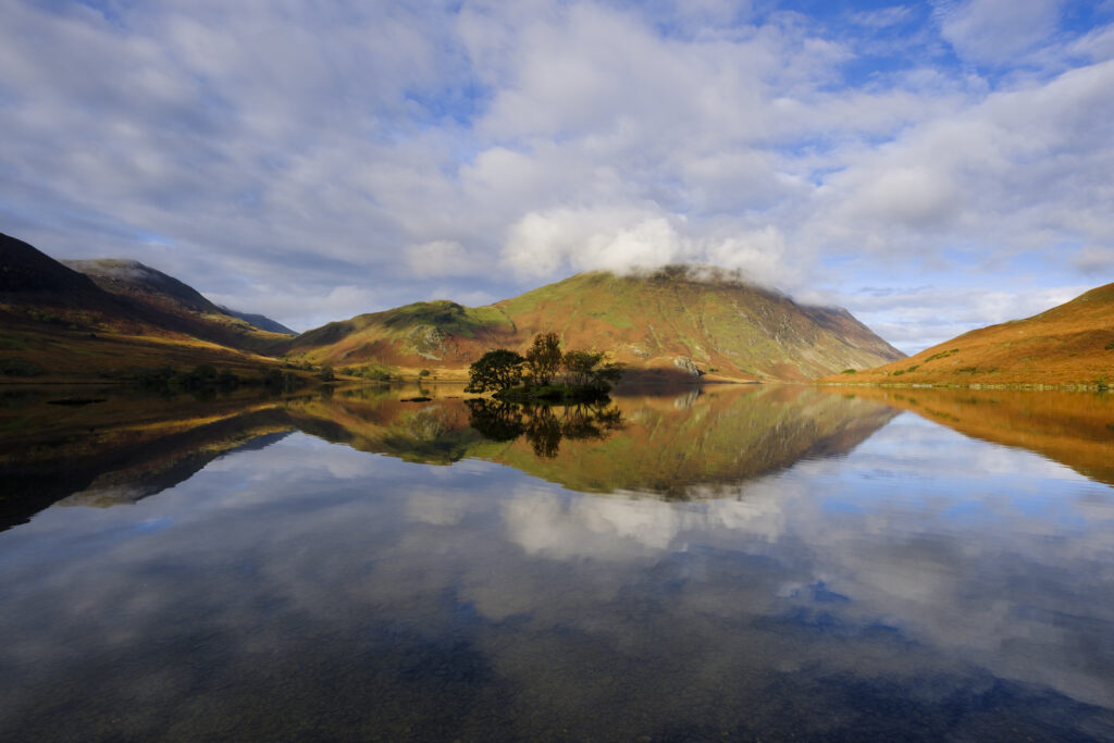 England, Cumbria, Lake District National Park. Early morning reflections at Crummock Water, near Buttermere in the Lake District.