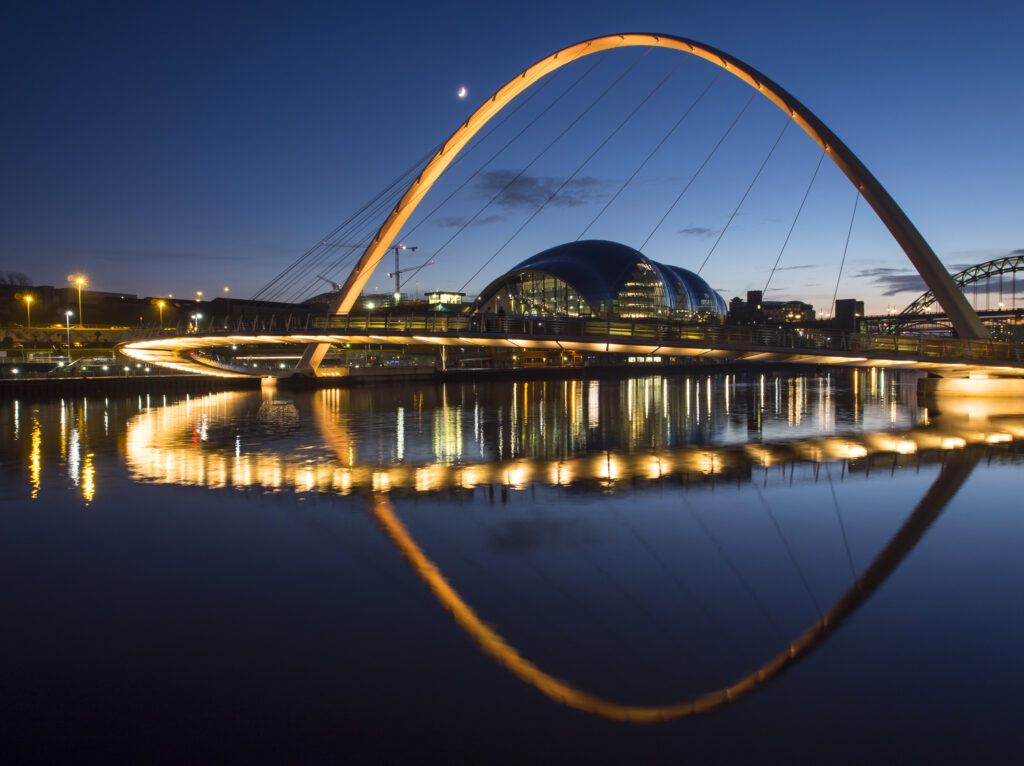 England, Tyne and Wear, Newcastle Upon Tyne. The Gateshead Millennium Bridge, Tyne Bridge and Sage Building located alongside the River Tyne and Newcastle / Gatehead Quayside.