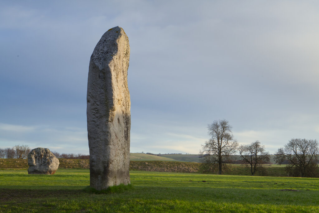 England, Wiltshire, Stonehenge & Avebury World Heritage Site (WHS). The Cove, a formation of prehistoric standing stones within the Northern Inner Circle, situated within the North East Sector of the Avebury Stone Circle.