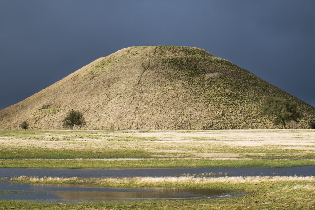 England, Wiltshire, Stonehenge & Avebury World Heritage Site (WHS). Silbury Hill a prehistoric artificial chalk mound located near Avebury Stone Circle.