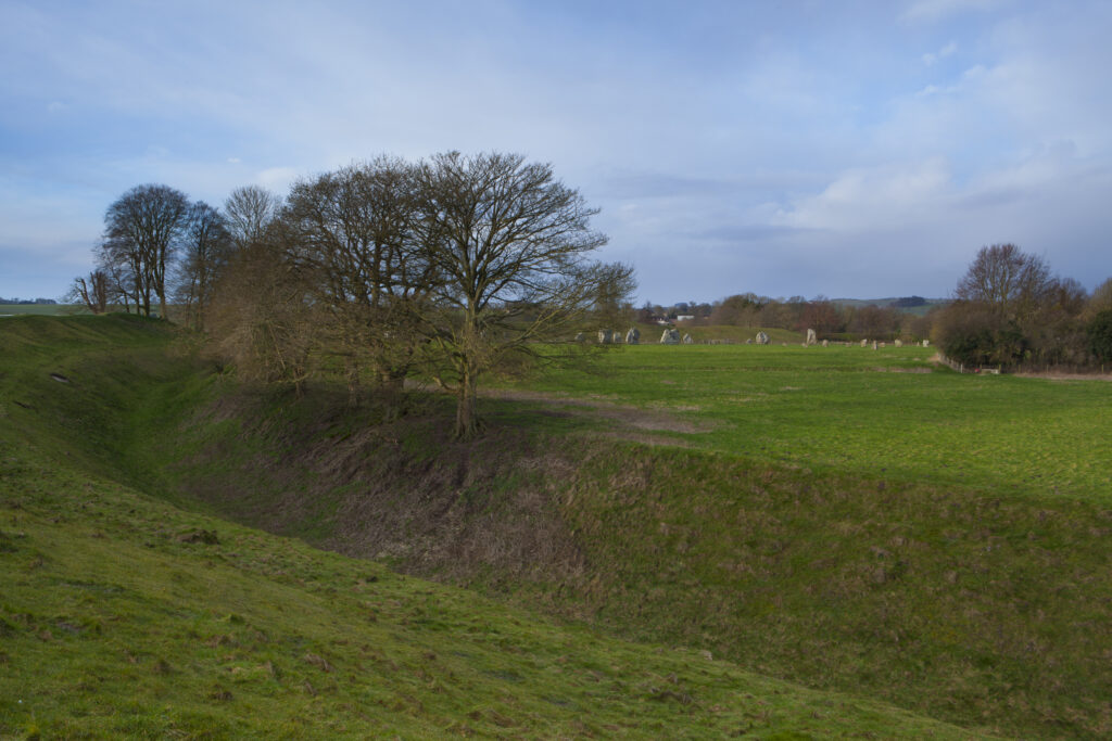 England, Wiltshire, Stonehenge & Avebury World Heritage Site (WHS). Avebury Henge looking towards the prehistoric standing stones within the Southern Inner Circle, situated within the South East Sector of the Avebury Stone Circle.