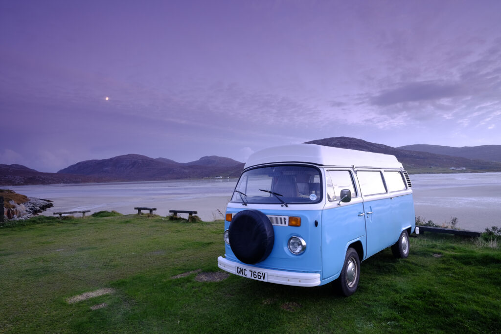 Scotland, The Isle of Harris, Seilebost. Iconic VW T2 1979 bay window camper van parked for the night at Lusketyre Bay on the Luskentyre peninsula.