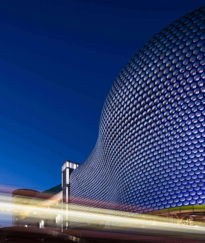 England, West Midlands, Birmingham City. Dusk view of the Rotunda and the modern Selfridges building, part of the Bull Ring shopping centre in Birmingham.